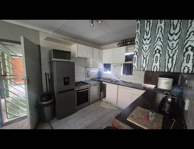 2 BEDROOM TOWNHOUSE FOR SALE IN TERENURE